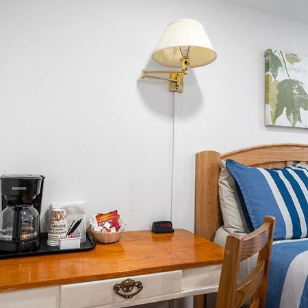 South Arm Retreats Motel East Jordan Bagian luar foto