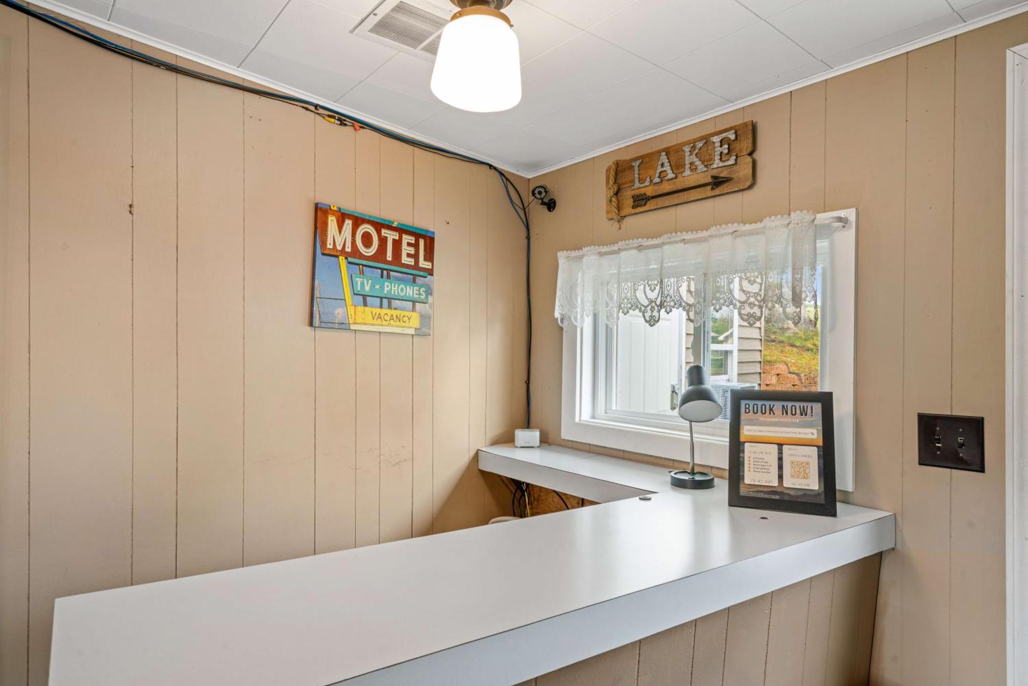 South Arm Retreats Motel East Jordan Bagian luar foto