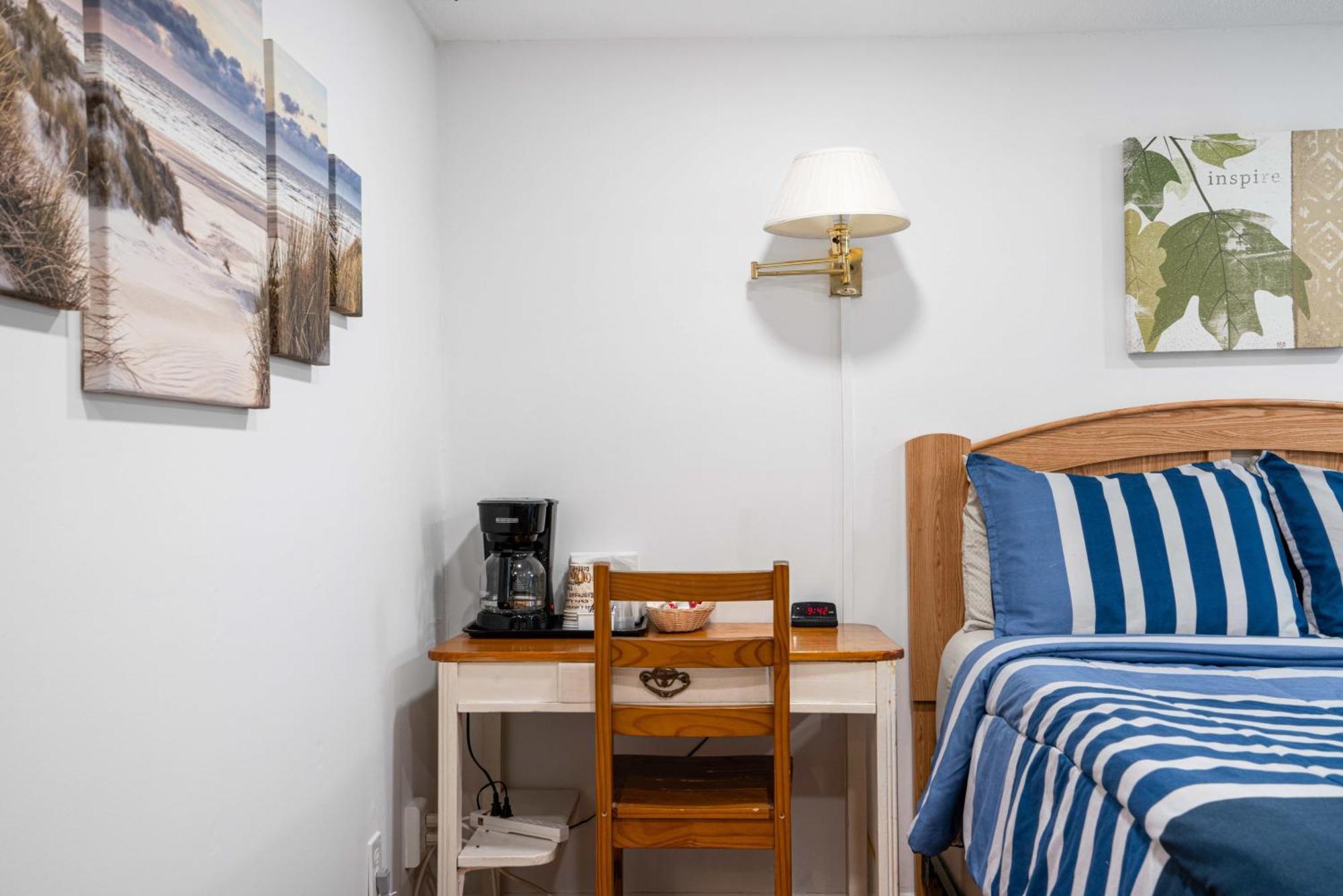 South Arm Retreats Motel East Jordan Bagian luar foto