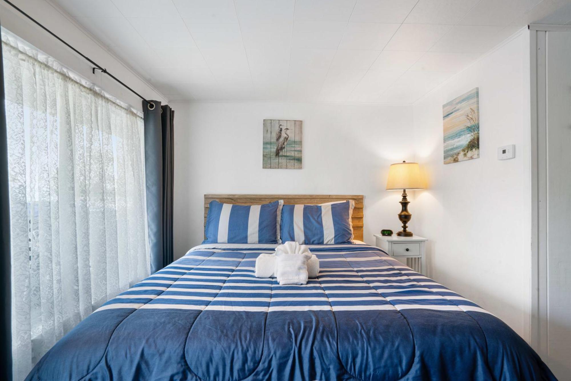 South Arm Retreats Motel East Jordan Bagian luar foto