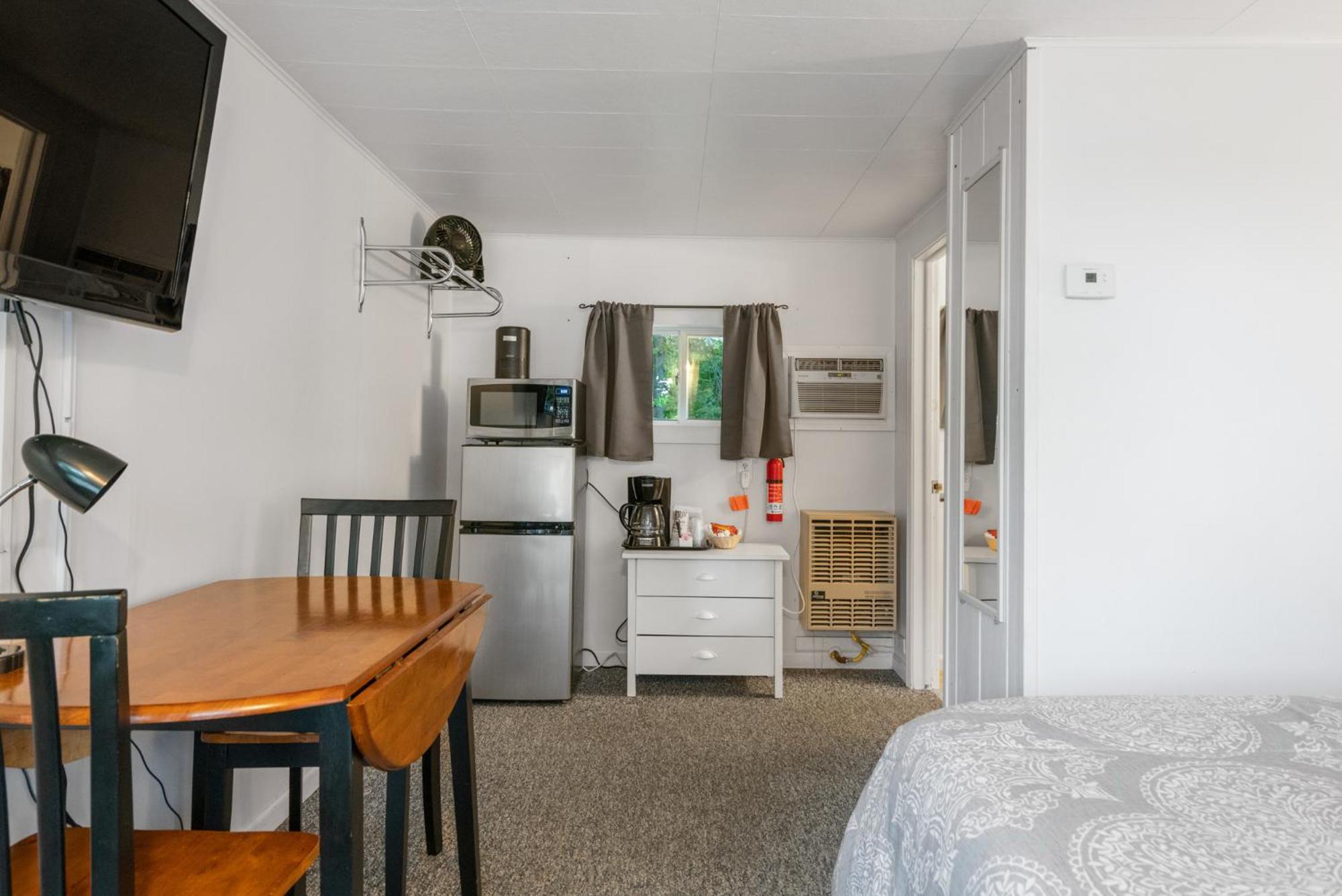 South Arm Retreats Motel East Jordan Bagian luar foto