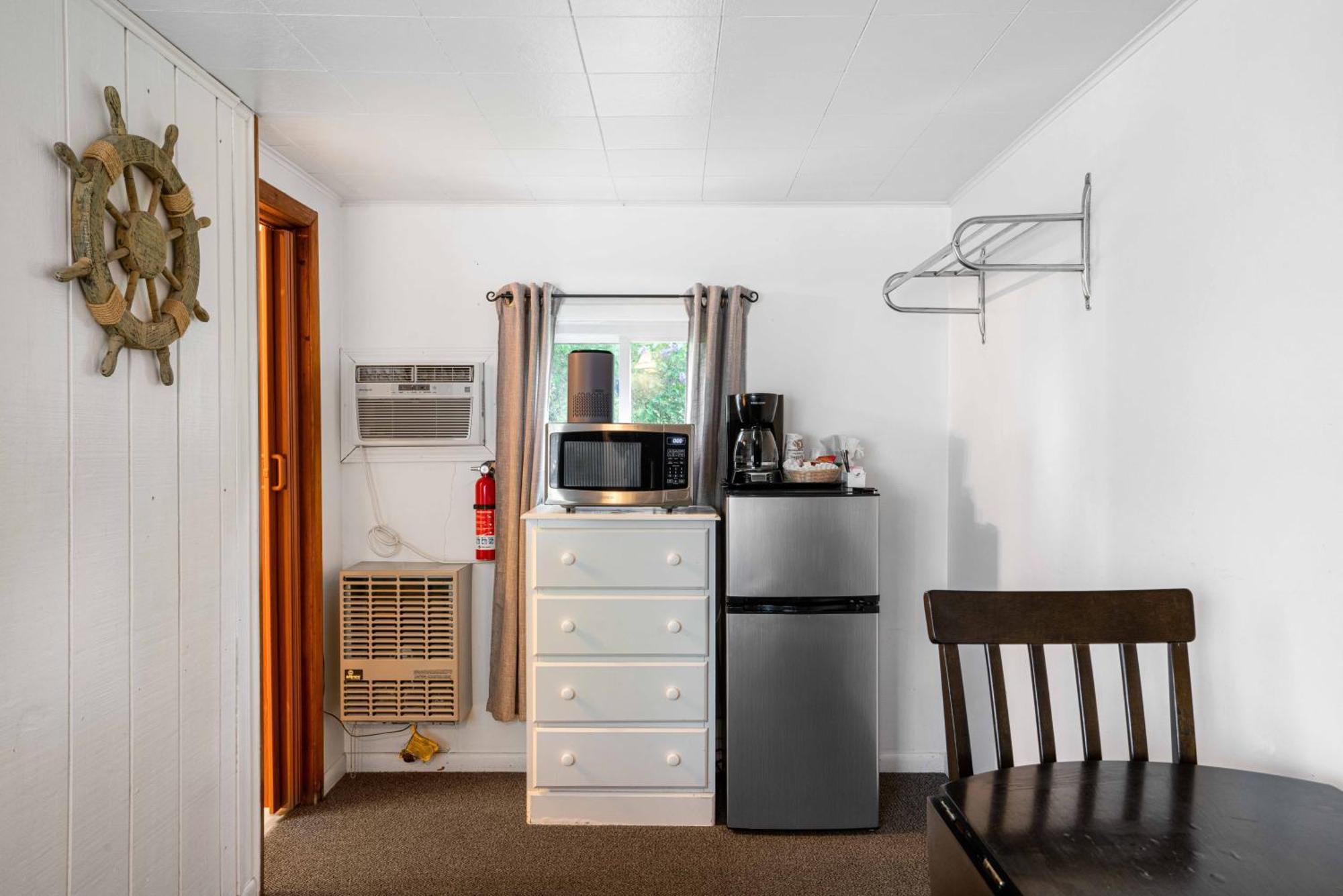 South Arm Retreats Motel East Jordan Bagian luar foto