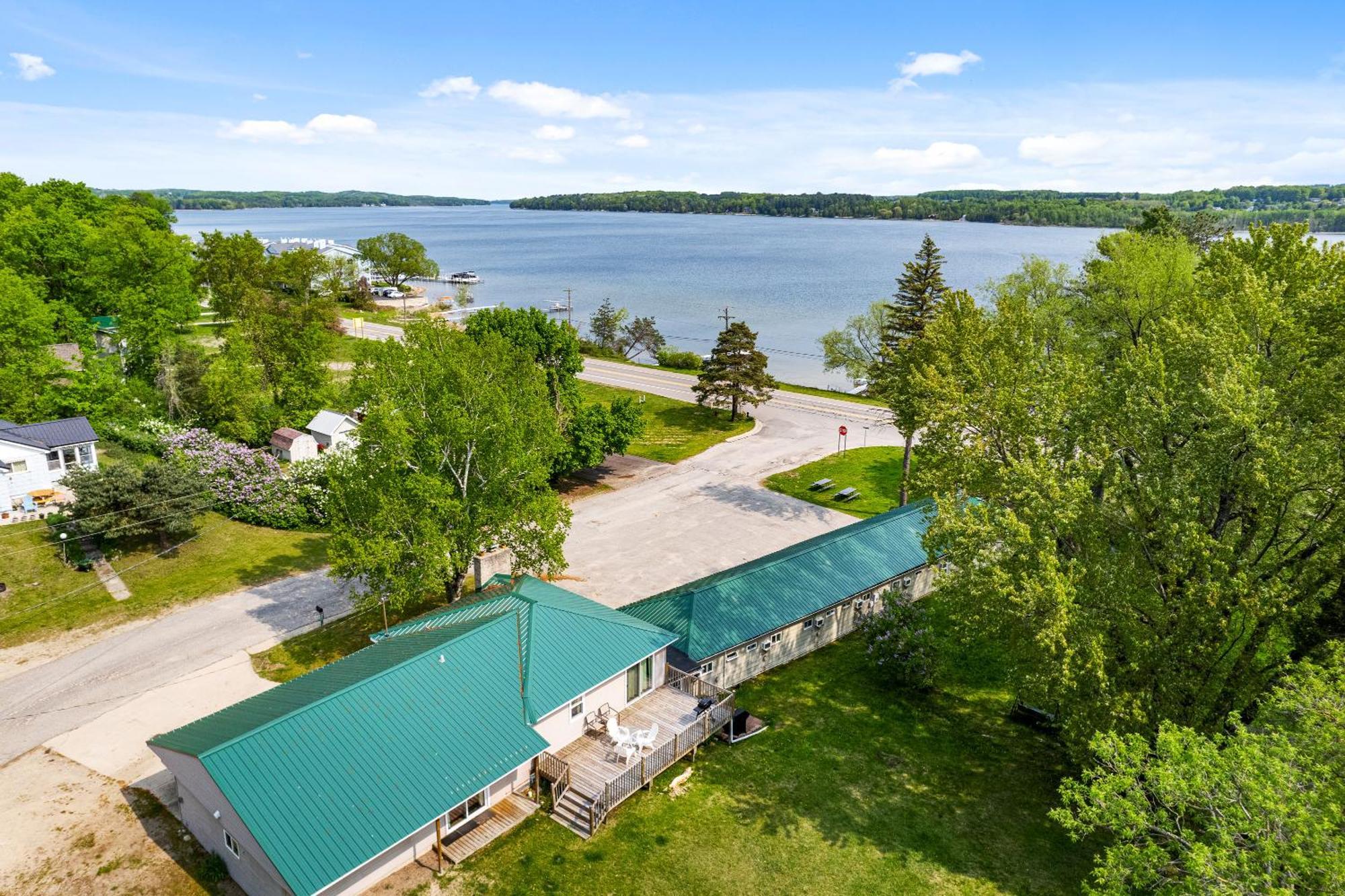 South Arm Retreats Motel East Jordan Bagian luar foto