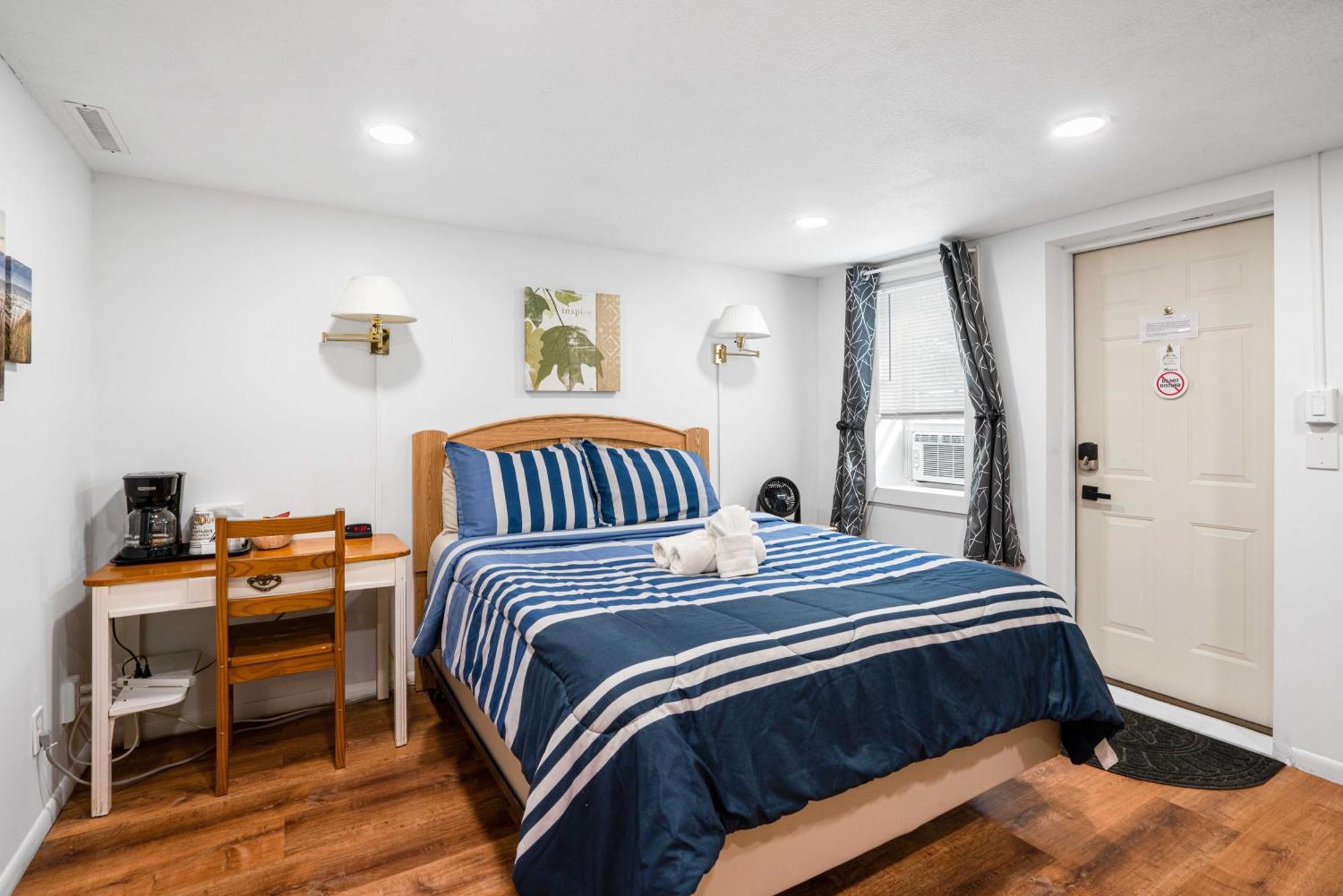 South Arm Retreats Motel East Jordan Bagian luar foto