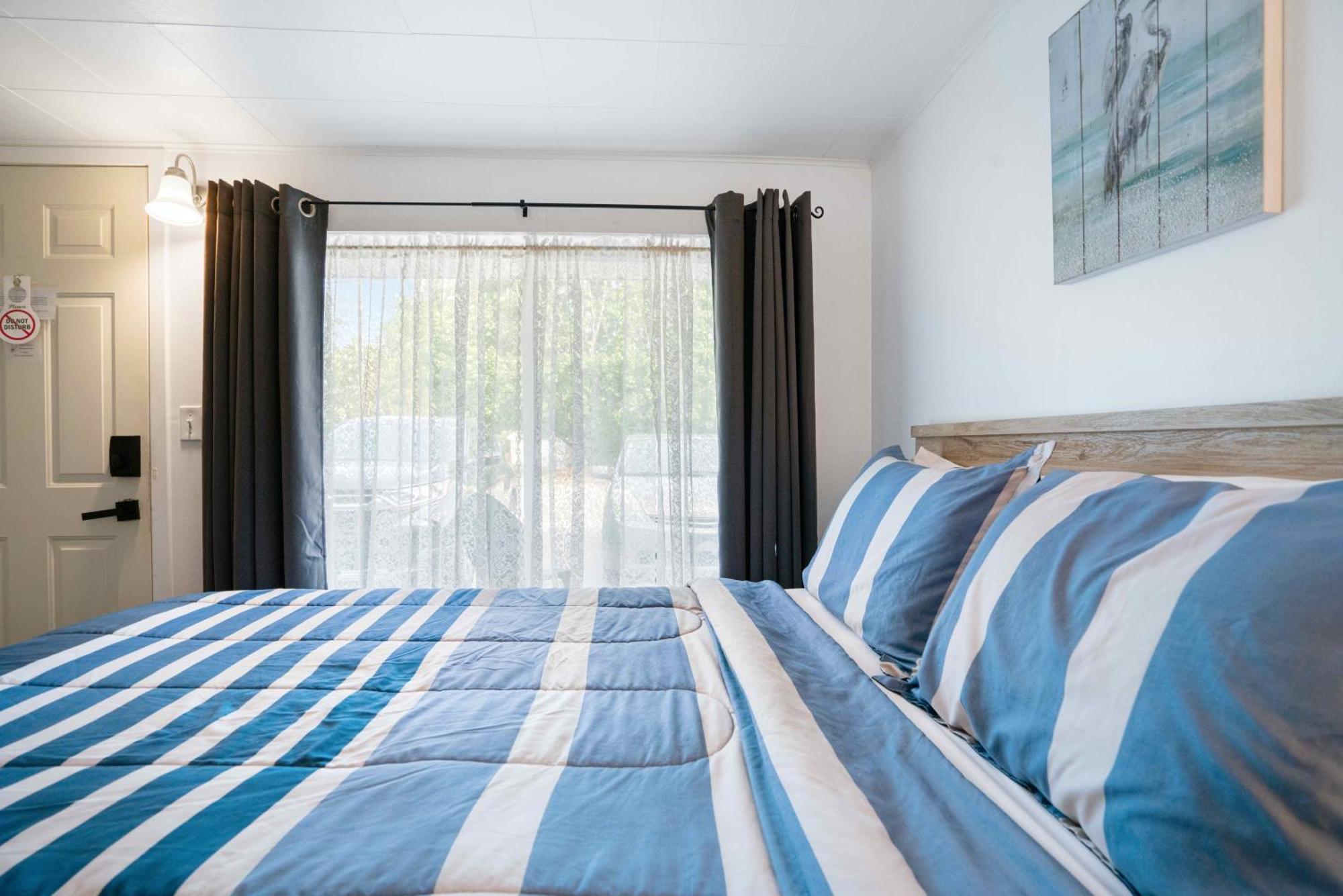 South Arm Retreats Motel East Jordan Bagian luar foto