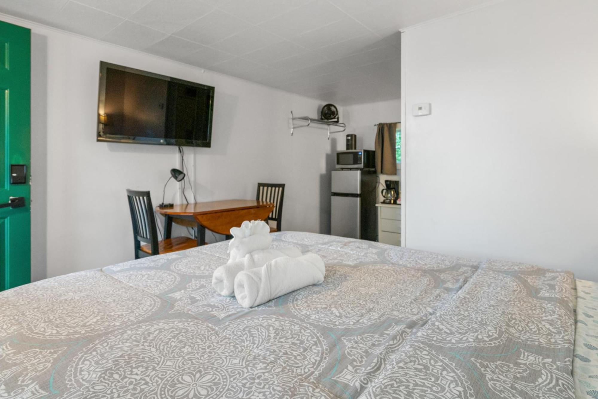 South Arm Retreats Motel East Jordan Bagian luar foto