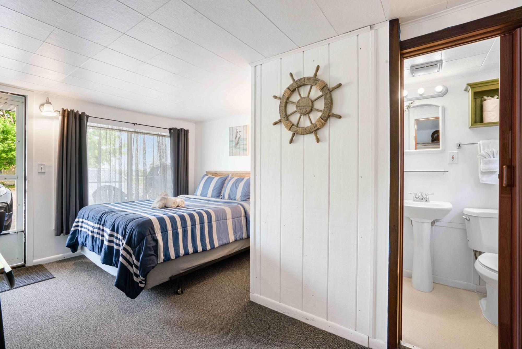 South Arm Retreats Motel East Jordan Bagian luar foto