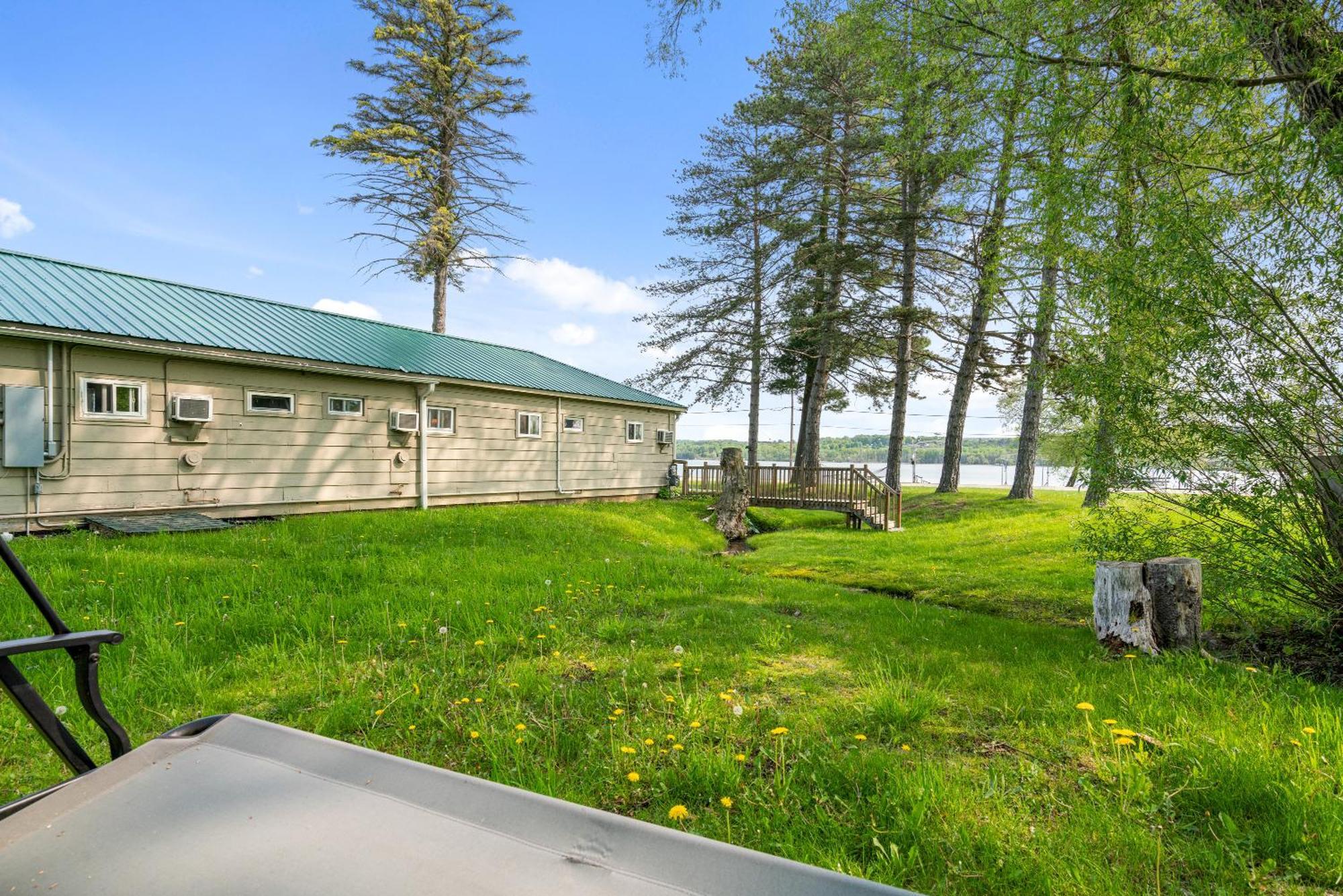 South Arm Retreats Motel East Jordan Bagian luar foto
