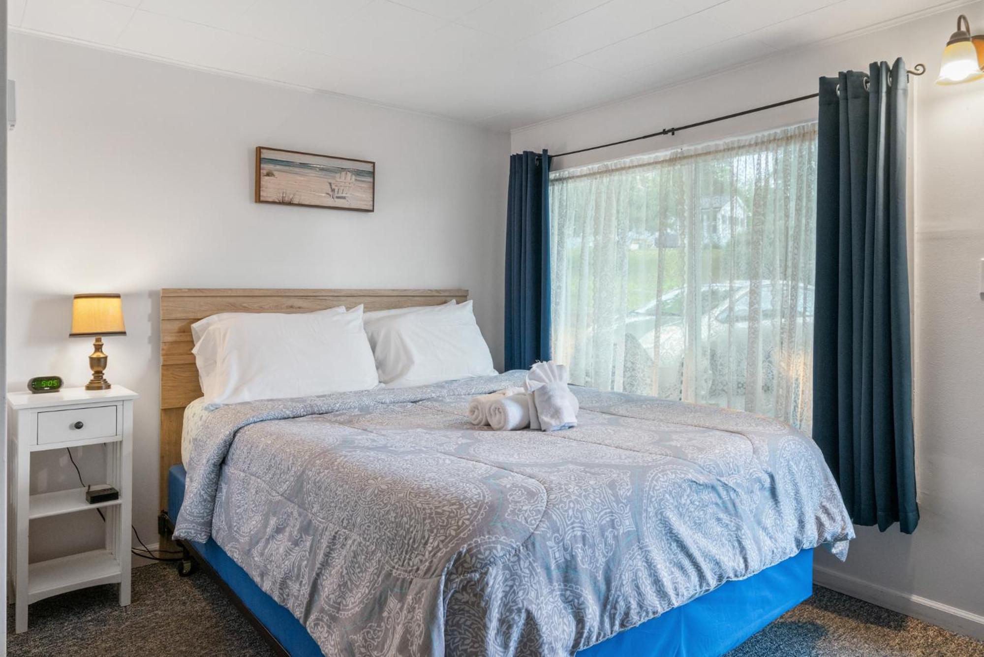 South Arm Retreats Motel East Jordan Bagian luar foto