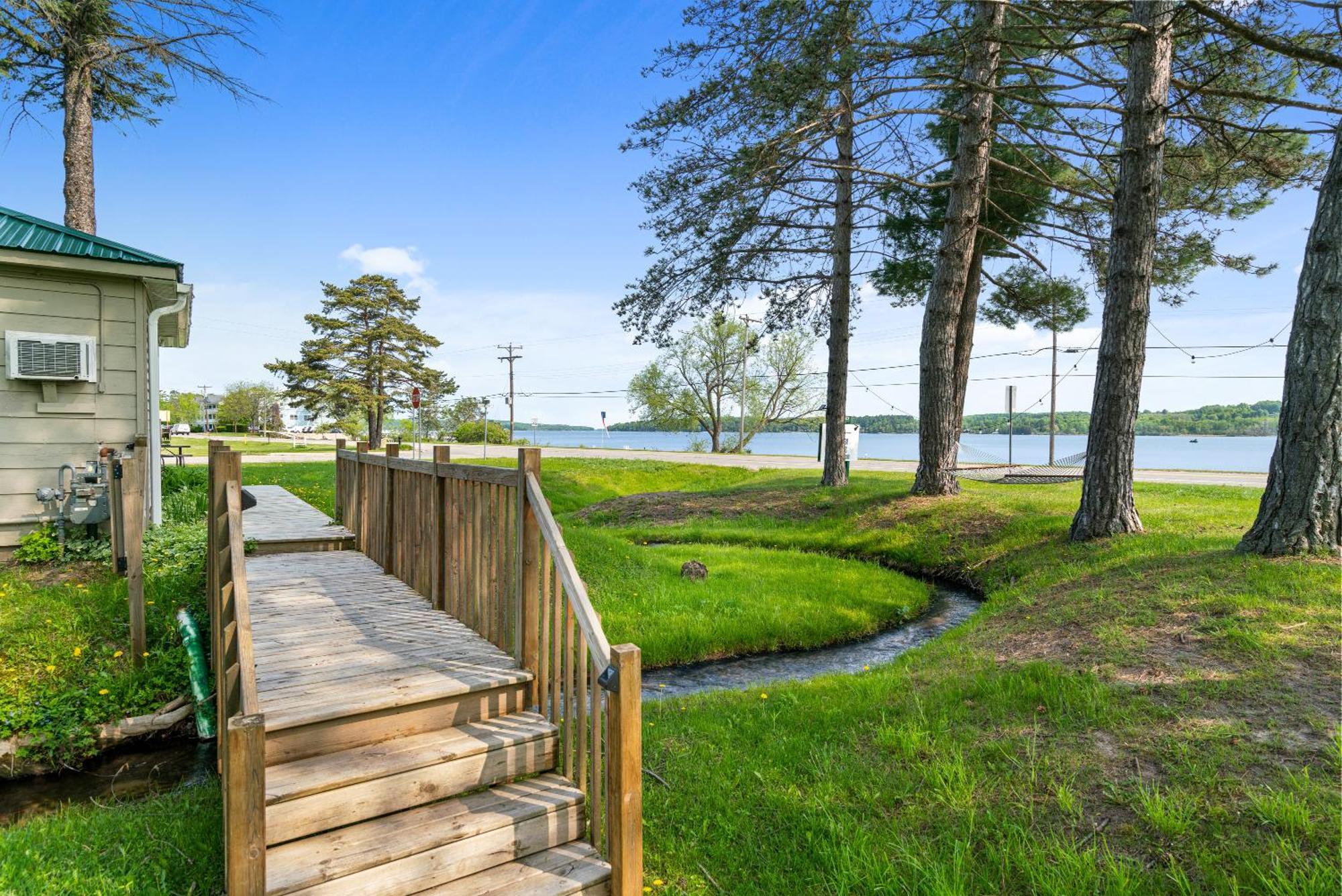 South Arm Retreats Motel East Jordan Bagian luar foto