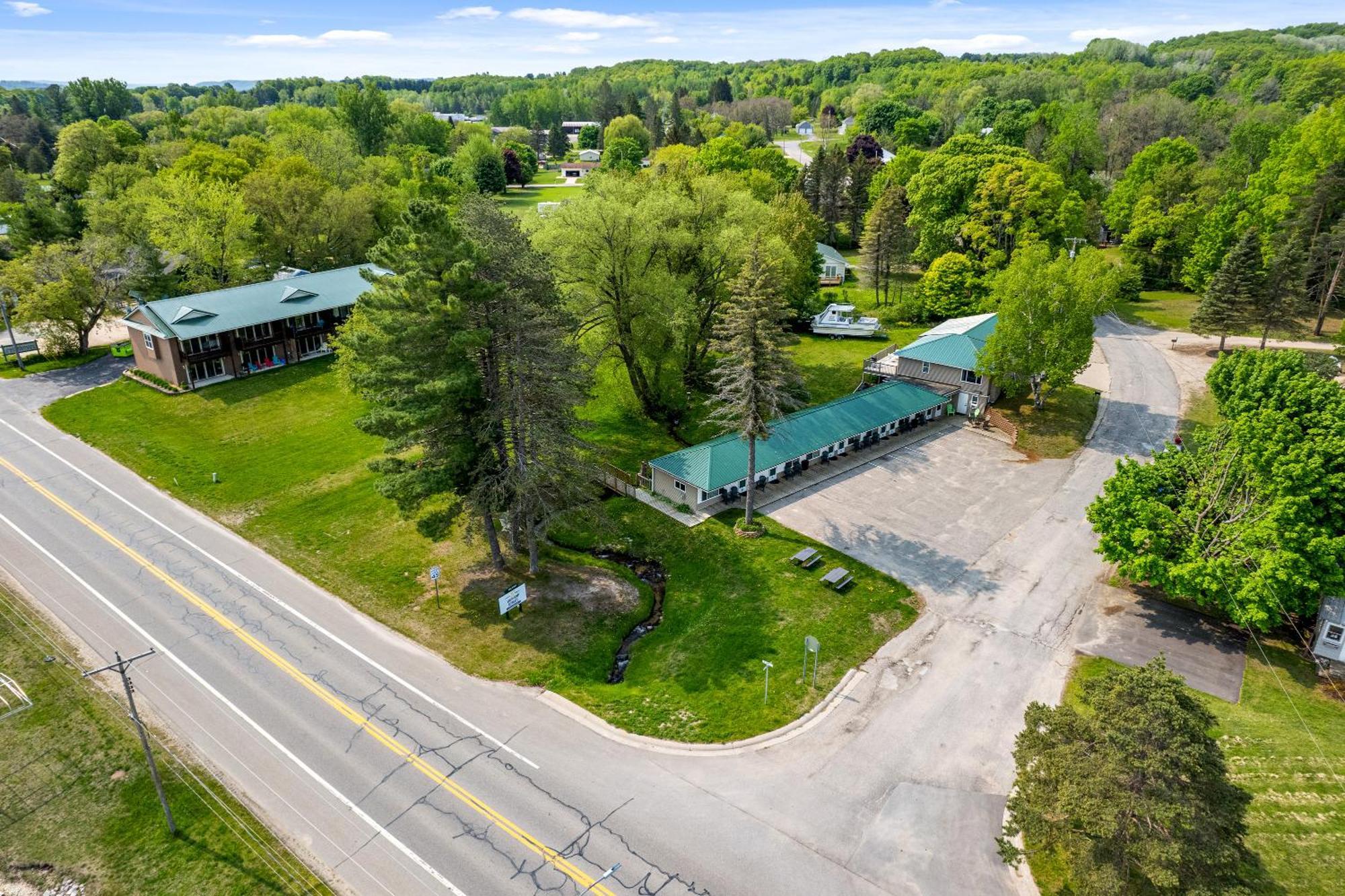 South Arm Retreats Motel East Jordan Bagian luar foto