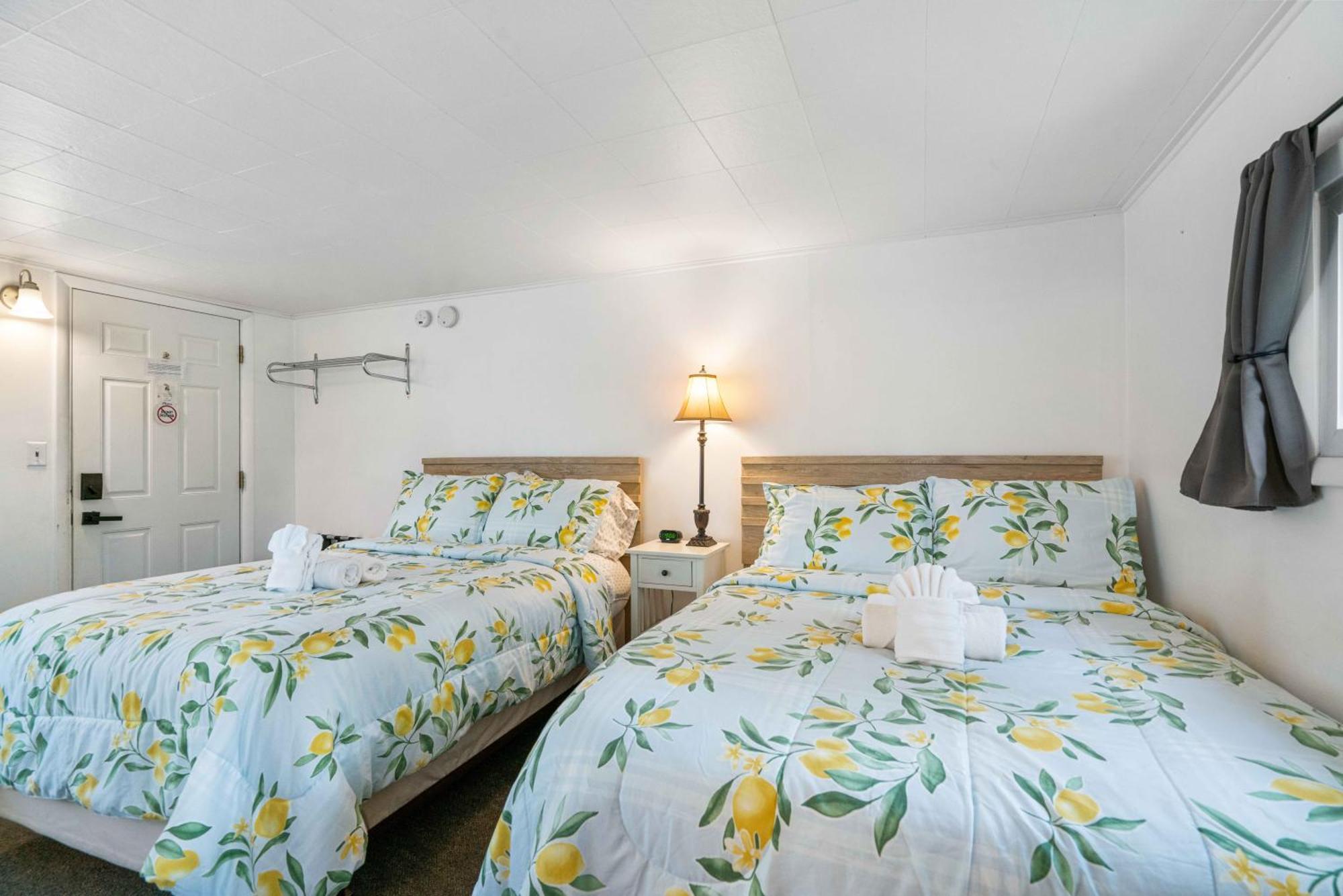 South Arm Retreats Motel East Jordan Bagian luar foto
