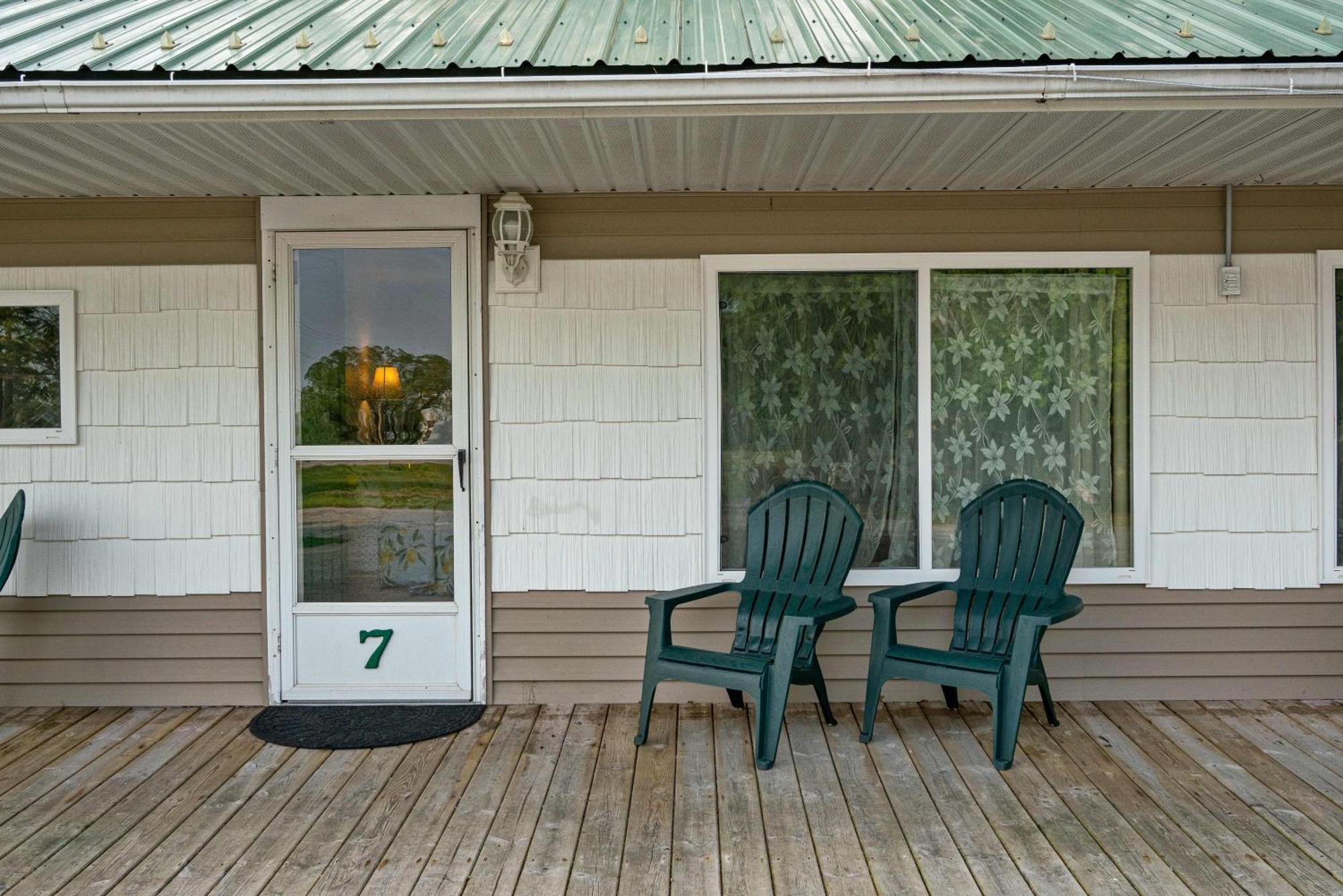 South Arm Retreats Motel East Jordan Bagian luar foto