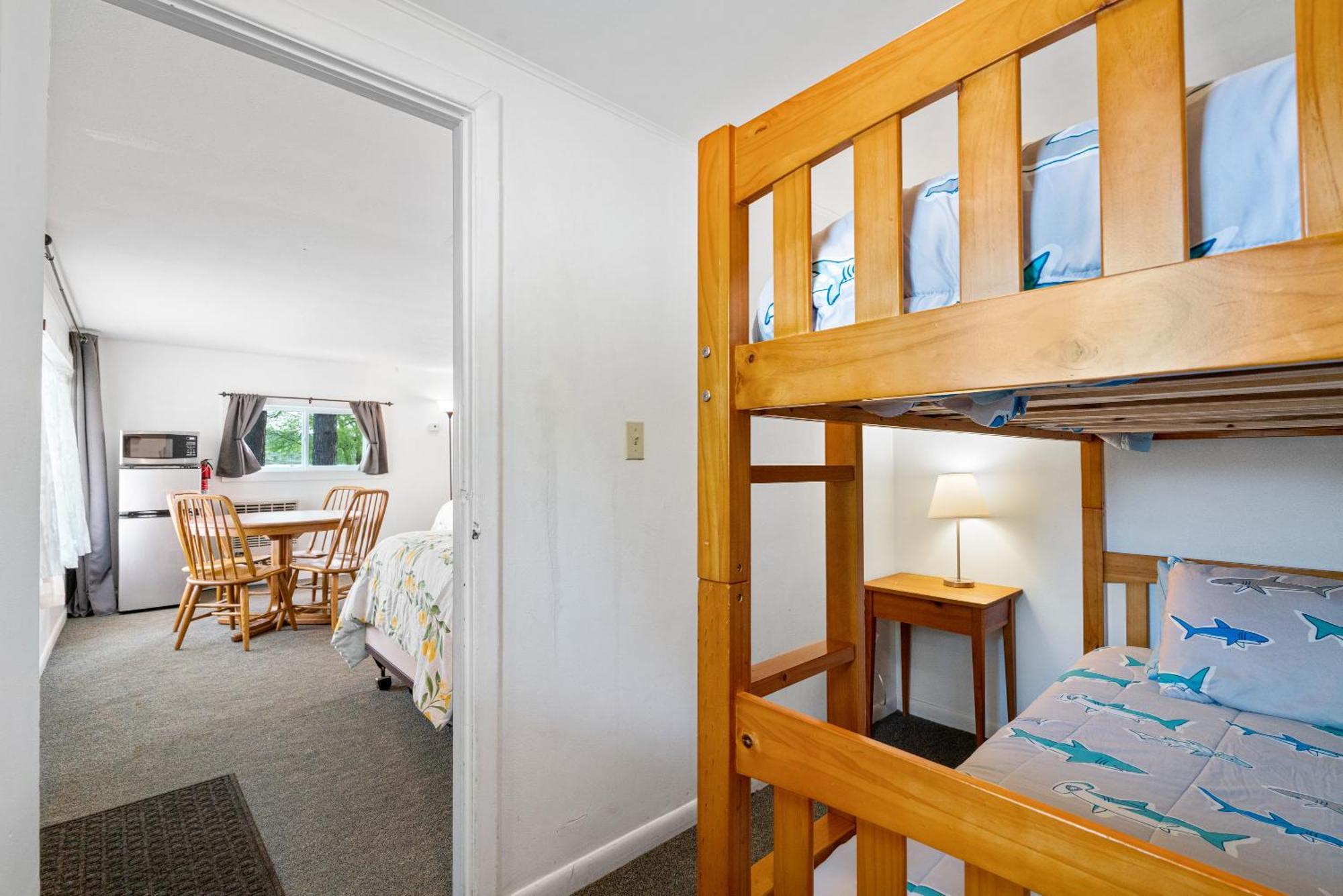 South Arm Retreats Motel East Jordan Bagian luar foto