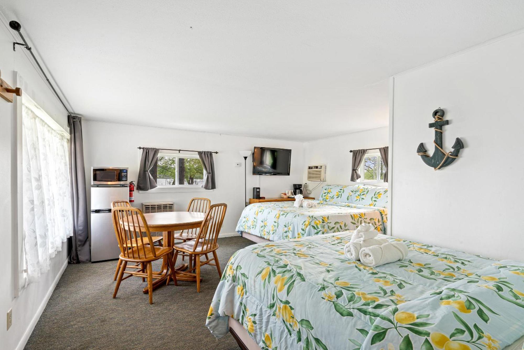 South Arm Retreats Motel East Jordan Bagian luar foto