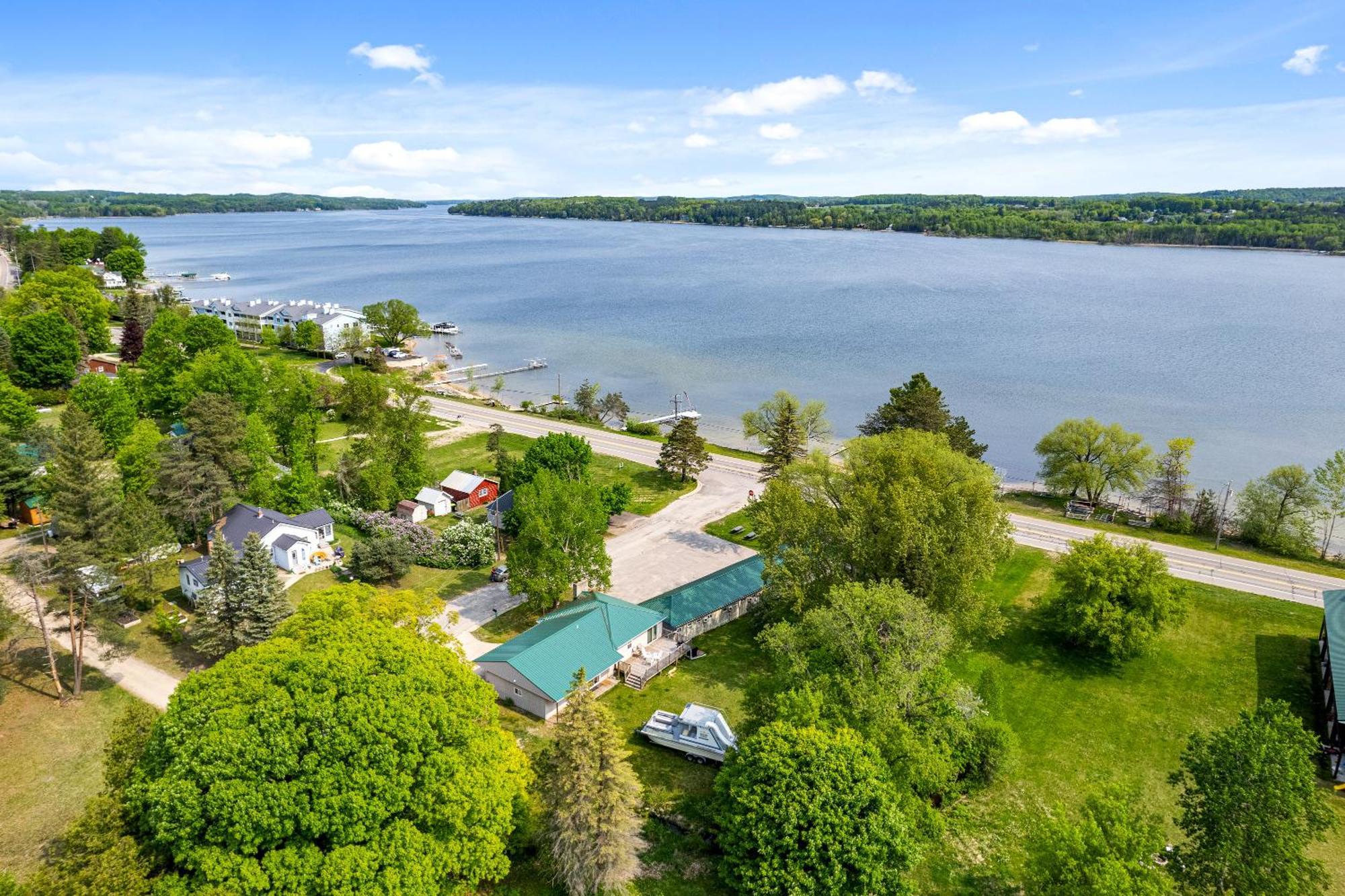 South Arm Retreats Motel East Jordan Bagian luar foto
