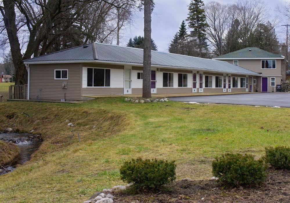 South Arm Retreats Motel East Jordan Bagian luar foto
