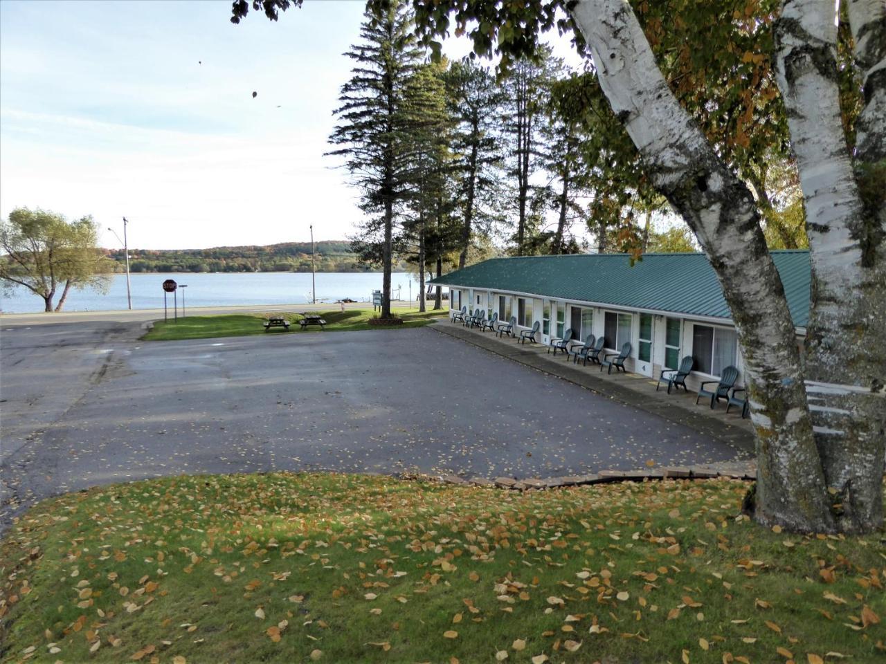 South Arm Retreats Motel East Jordan Bagian luar foto